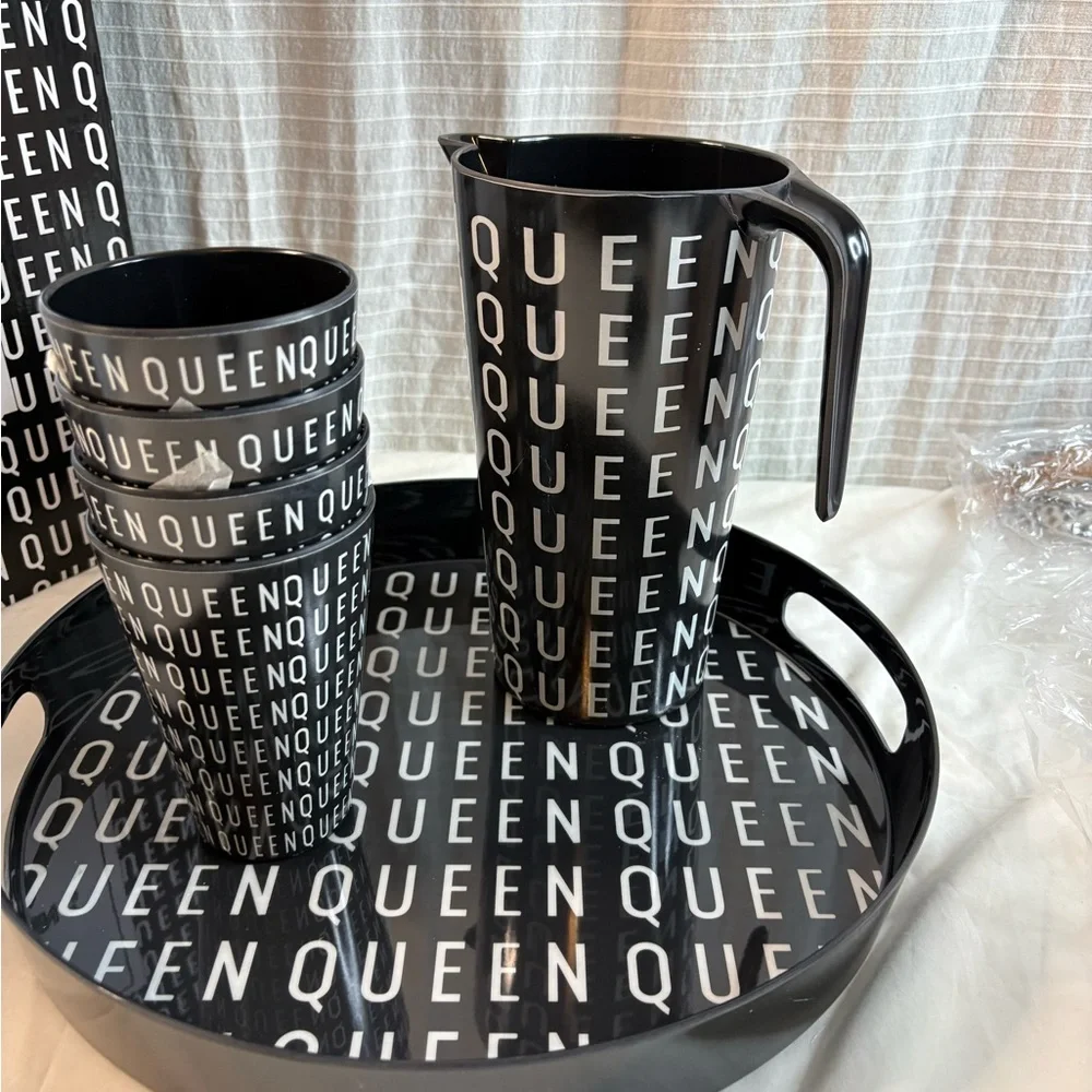 Sassy Jones Queen Melamine Drinkware Set - Black and White